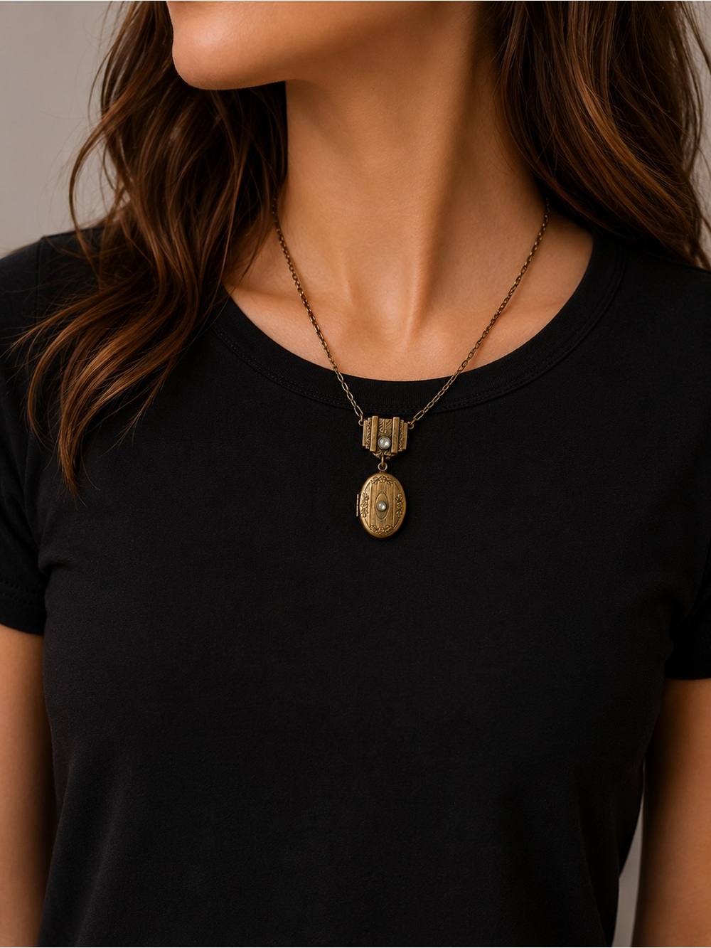 Antique-Style Gold Oval Locket Necklace